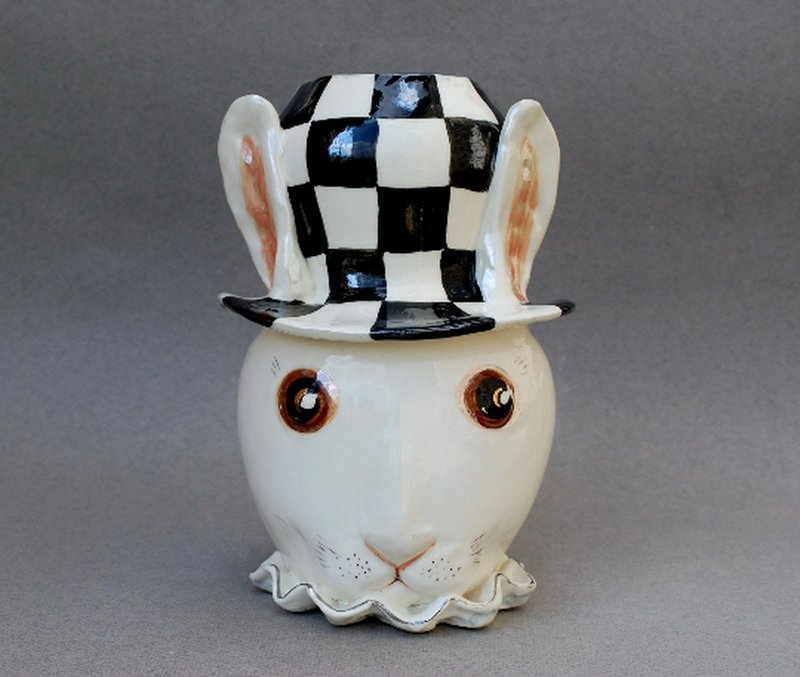 Porcelain vase Alice in Wonderland Ceramic figurine Rabbit Vase head - เซรามิก - เครื่องลายคราม หลากหลายสี