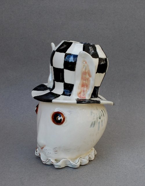 Alice in Wonderland Ceramic sculpture Decorative vase Porcelain figurine  白兔和貓故事 - Shop PorcelainShoppe Pottery & Ceramics - Pinkoi