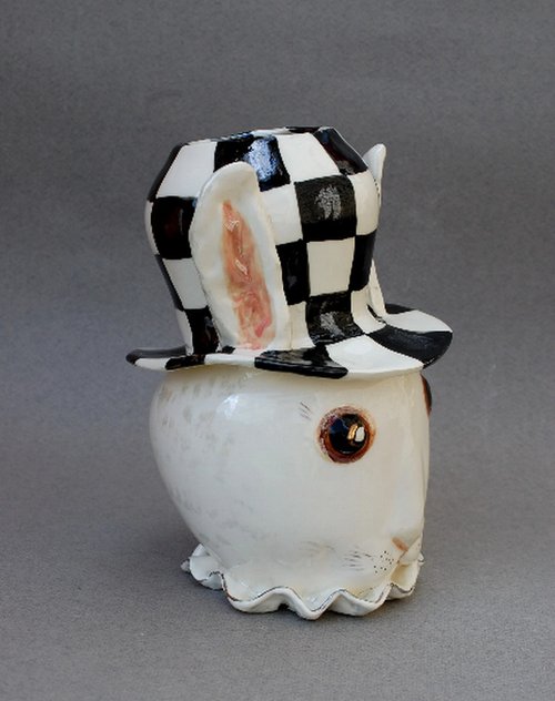 Alice in Wonderland Ceramic sculpture Decorative vase Porcelain figurine  白兔和貓故事 - Shop PorcelainShoppe Pottery & Ceramics - Pinkoi