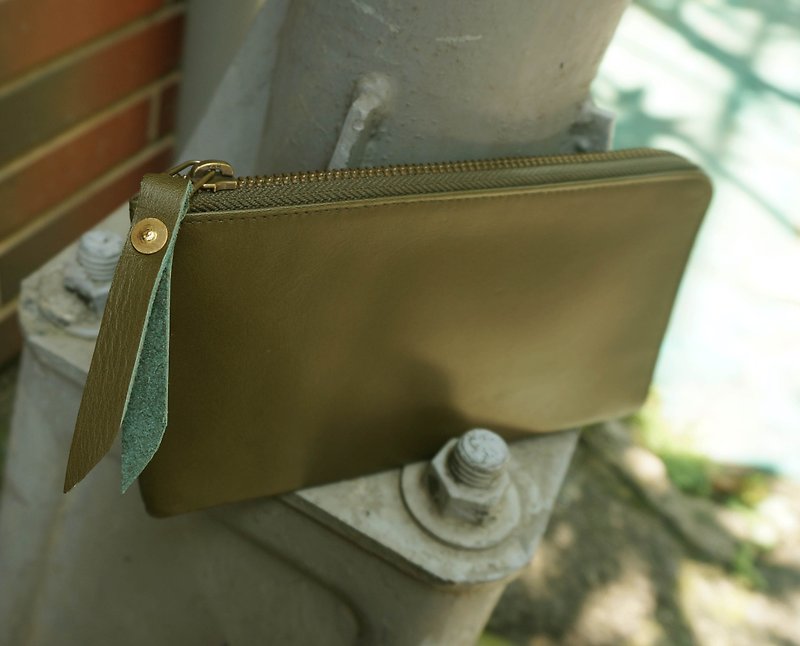 Sienna leather minimalist L-shaped zipper long clip - กระเป๋าสตางค์ - หนังแท้ สีเขียว