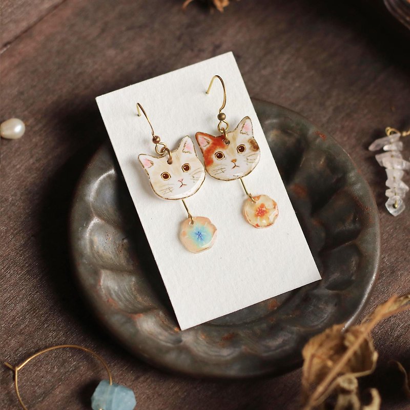 Mini Animals Handmade Earrings - Three Cats and Little White Cats - Earrings & Clip-ons - Resin Brown