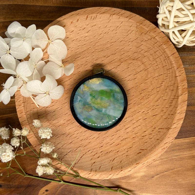 Recycled Bottle Cap Necklace Pendant - Blue Green White Gold Swirl NP017 - สร้อยคอ - วัสดุอีโค 