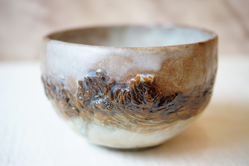 手練り粉と丘の茶碗 Ø10cm お茶碗 丸鉢 日本茶碗 抹茶椀 ボウル - 茶碗・ボウル - 陶器 ブラウン
