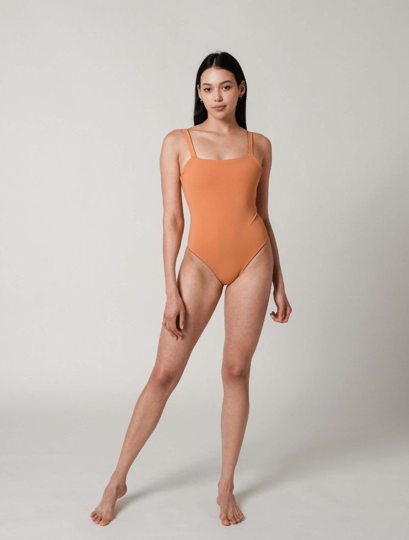 Cocoa Cocoa Brown × Tangerine warm orange / 2 colors double wear large U beautiful back one-piece swimsuit - ชุดว่ายน้ำผู้หญิง - วัสดุอื่นๆ สีส้ม