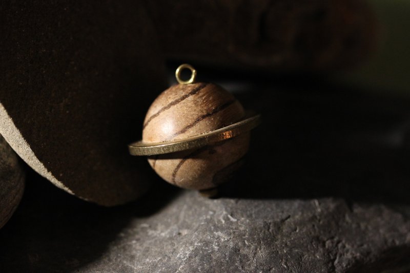 Wood Planet Necklace - สร้อยคอ - ไม้ สีดำ