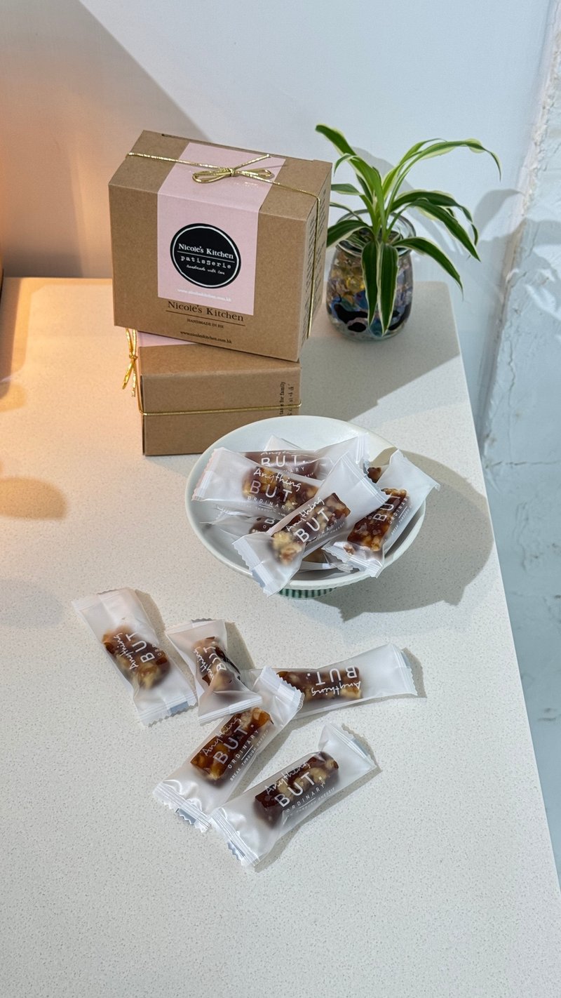 手工棗泥核桃糕 - 零食/點心 - 紙 白色
