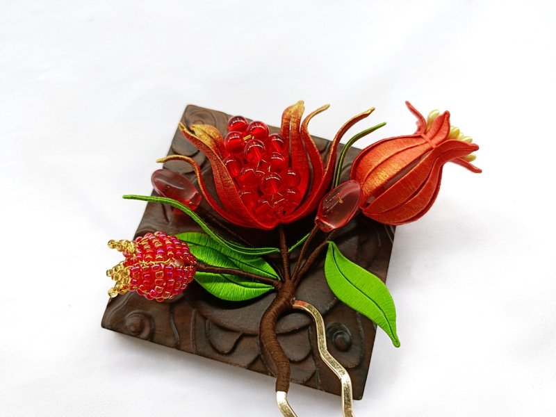 石榴艷紅 傳統纏花灑金緝珠石榴古風髮簪髮飾飾品 - 髮圈/髮夾 - 繡線 紅色