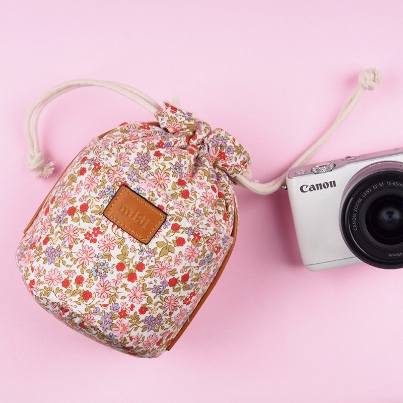 mi81 花布相機鏡頭袋/束口袋(中) 粉紅花語 - 相機包/相機袋 - 棉．麻 粉紅色