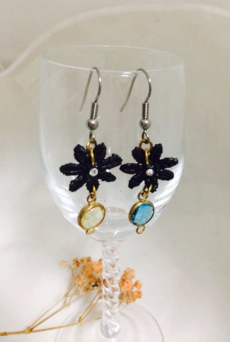 Shanghai gold earrings (can be changed to clip type) - ต่างหู - ผ้าไหม 