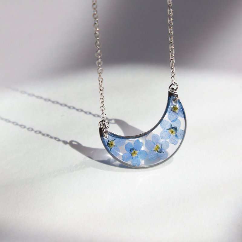 Forget me not necklace, crescent jewelry, resin necklace, moon pendant - Necklaces - Resin Blue