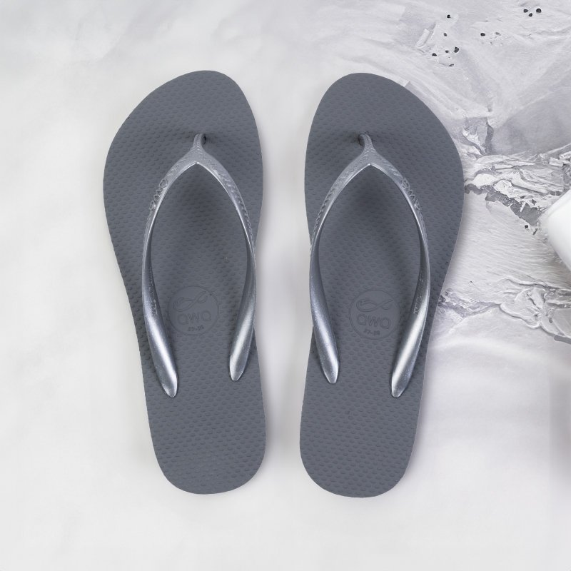 Glint Galaxy Gray anti-break aesthetic reinforced shoelace version women's flip-flops slippers MIT QWQ - รองเท้าแตะ - ยาง สีเทา