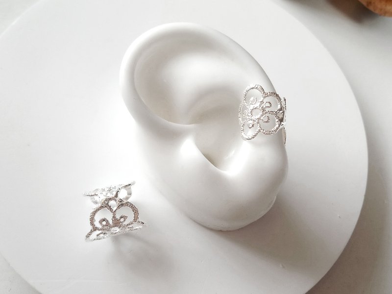 S Lee 蕾絲創作系列-五瓣花耳骨夾/ ear cuff (925銀 ) - 耳環/耳夾/耳骨夾 - 純銀 