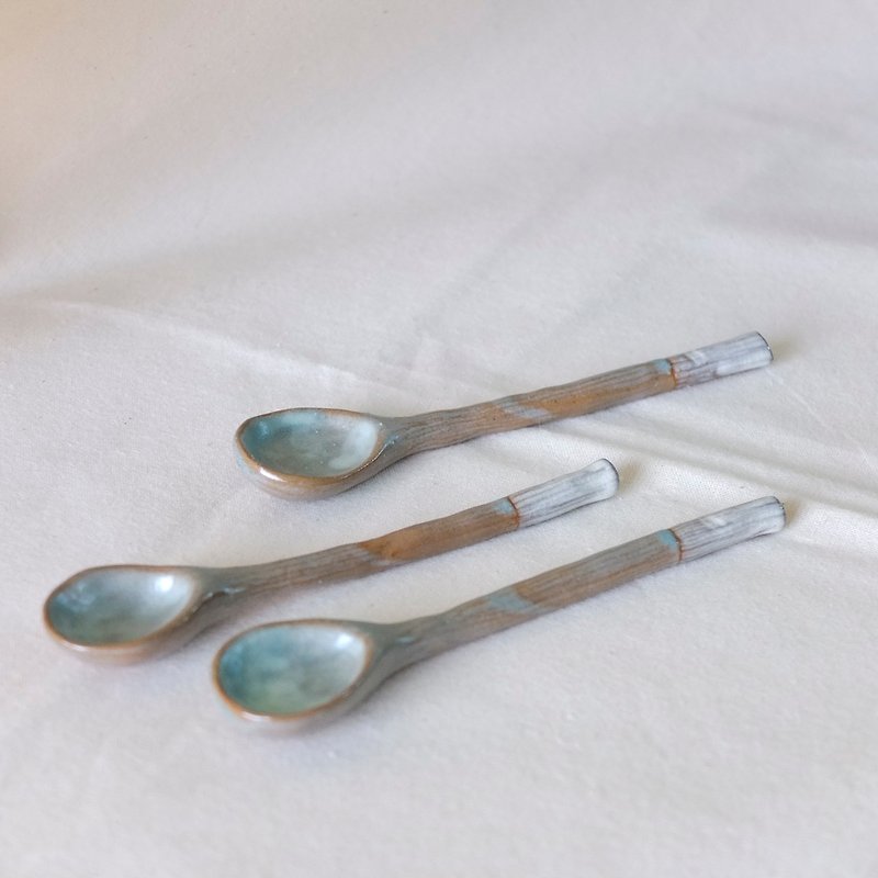 優雅細緻 手捏陶匙 一支 限量 - 餐具/刀叉湯匙 - 陶 白色
