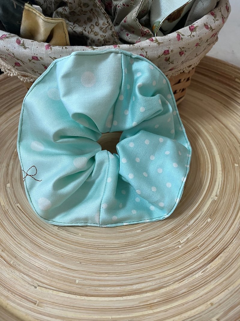 Lake wide version/two-color scrunchie hair bundle/Japanese printed fabric - Headbands - Cotton & Hemp Blue