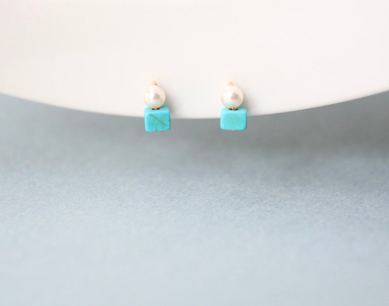 痛くないイヤリング/ターコイズとクリスタルパールの小さなイヤリング　イヤークリップ　天然石 - 耳環/耳夾 - 寶石 藍色