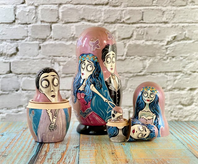 死体の花嫁の入れ子人形7インチ 17 5 Cm ゴスの装飾 ロシアの人形バブーシュカ ショップ Arcstonartgallery 置物 Pinkoi