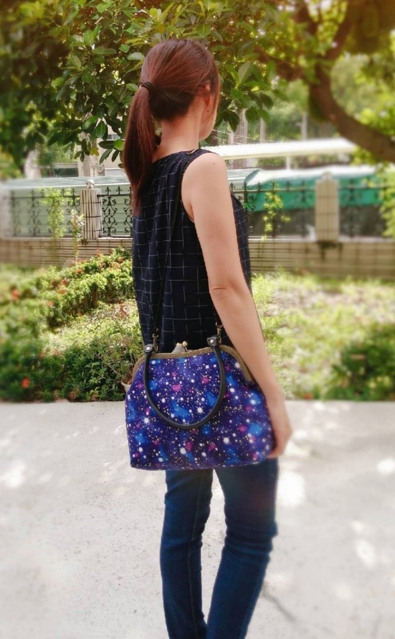 Shining Starry Sky - Gold Side Backpack / Cross Body Bag / Birthday Gift / Mom Bag - กระเป๋าแมสเซนเจอร์ - ผ้าฝ้าย/ผ้าลินิน สีน้ำเงิน