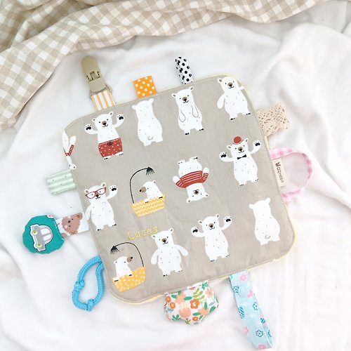 QQ rabbit 手工嬰幼兒精品 彌月禮盒 免費繡名字。時尚北極熊。棉花球X棉布標籤響紙安撫巾