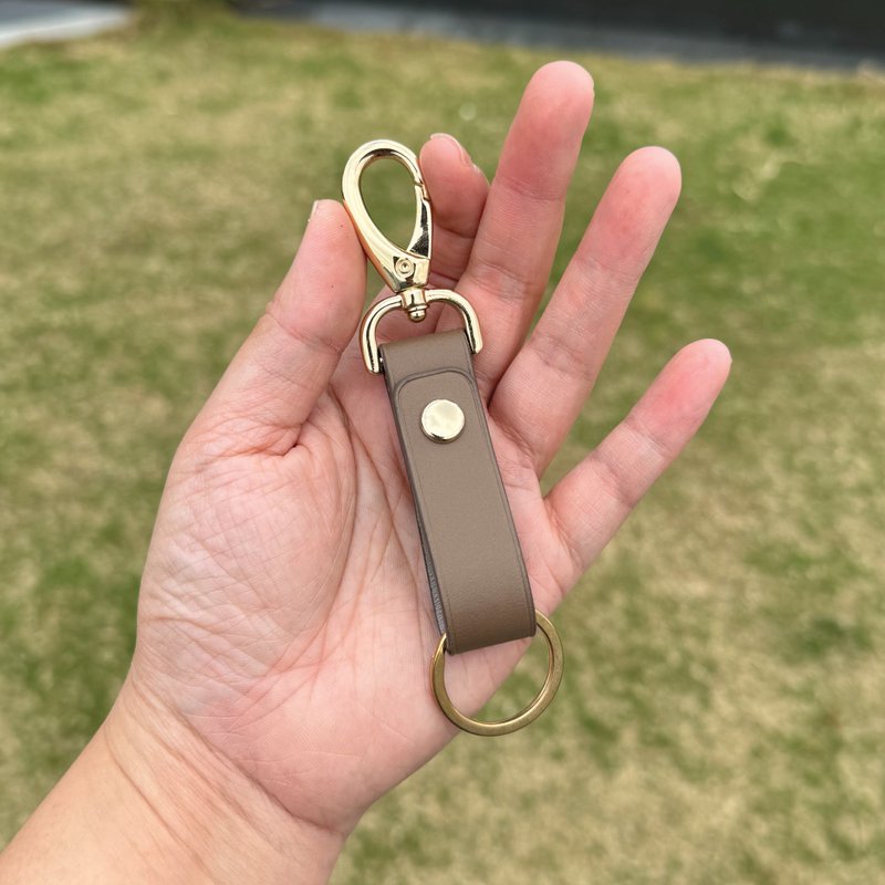 【鍵/キーペンダント】カーキグレーベジタブルタンニンなめし牛革/シンプルスタイル/無料カスタマイズエンボス加工 - キーホルダー・キーケース - 革 グレー