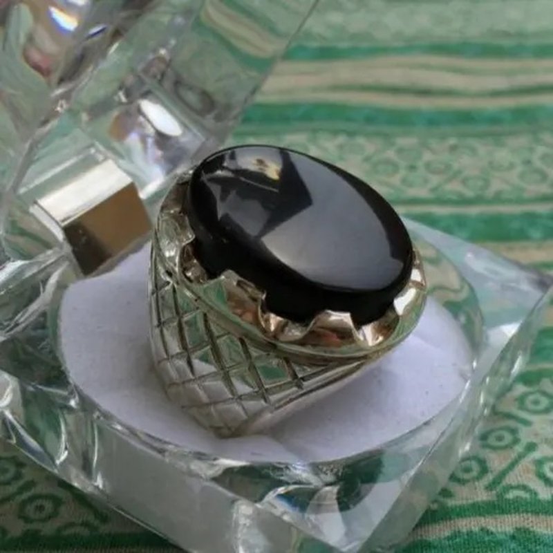 Original Yemeni Aqeeq Black Aqeeq Haqeeq Akik Stone ring Blood red under light - 戒指 - 寶石 黑色