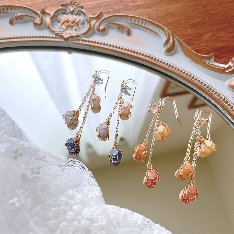 【Blooming】Small Resin Crystal Flower Earrings - Earrings & Clip-ons - Resin 