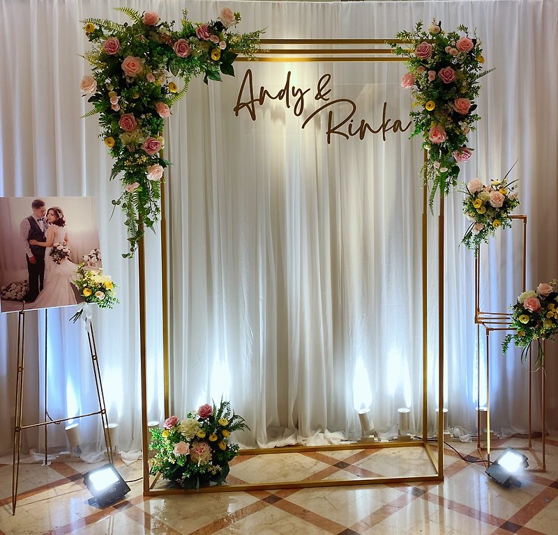 仿真花粉嫩玫瑰花園拱門 婚禮佈置 專人服務方案 婚禮 拍照背景