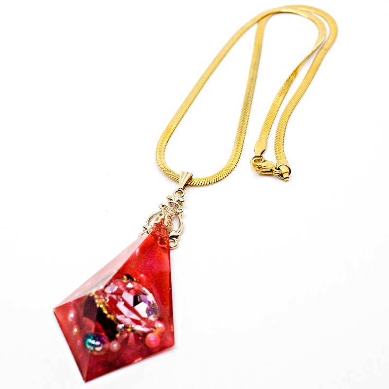 鋭角ピラミッドネックレス(赤のプリンセス) - ネックレス - レジン レッド