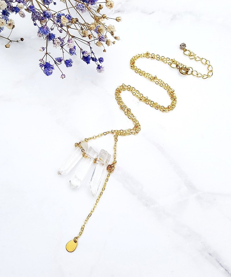 White miracle White crystal stone hand knocked totem Bronze necklace original stone Hands personality minimalist geometric Valentine's Day birthday anniversary banquet party to exchange gifts for Christmas - สร้อยคอ - เครื่องเพชรพลอย ขาว