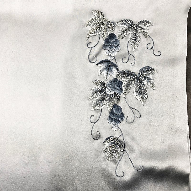 ART COLE 葡萄真絲圍巾 刺繡 釘珠 日本風格 雙色絲巾 灰色絲巾 - 絲巾 - 絲．絹 紫色