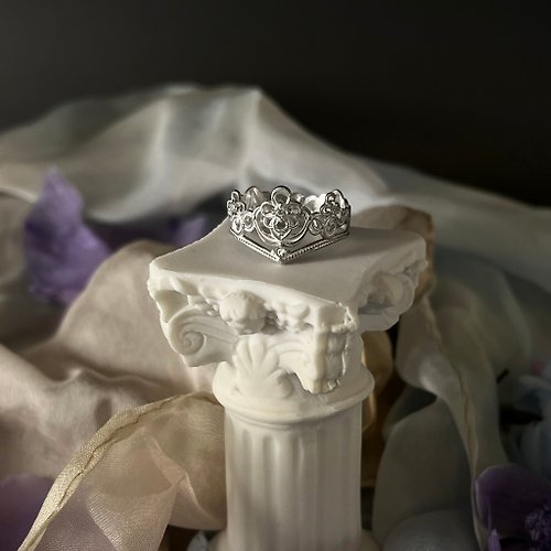 One Dimple 單窩 : 純銀 k金珠寶設計與訂製 公主皇冠戒指 蕾絲花紋 925銀