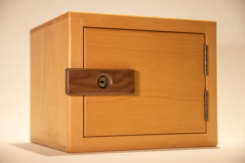 [Must be wood] Metal lock-storage box - กล่องเก็บของ - ไม้ สีนำ้ตาล