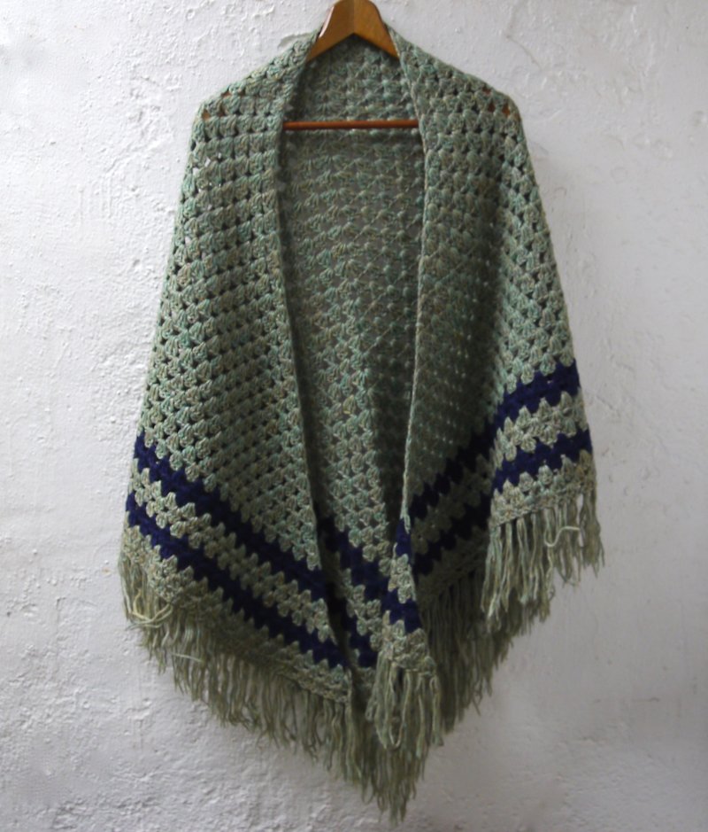 FOAK vintage blue-green scales dither triangular hollow Crochet Shawl - ผ้าพันคอ - ขนแกะ สีเขียว
