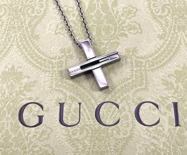 日本直送中古美品】グッチGUCCI ネックレスクロスカットアウトG