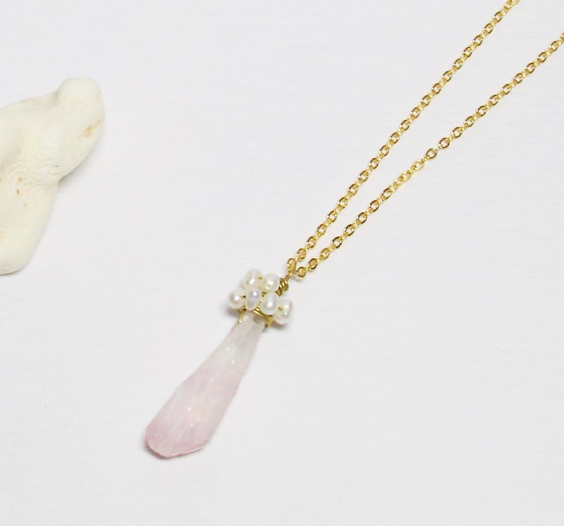 Pearl aura - Crystal White color pink stone plated Bronze necklace original stone Hands minimalist personality - สร้อยคอ - เครื่องเพชรพลอย สึชมพู