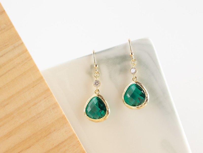 Edith & Jaz • CZ Birthstone Earrings - Emerald Quartz (May) - ต่างหู - แก้ว สีเขียว