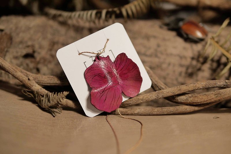 皮革植物系列 | 皮革花朵項鍊 |朱槿| 黃銅項鍊 | 紅