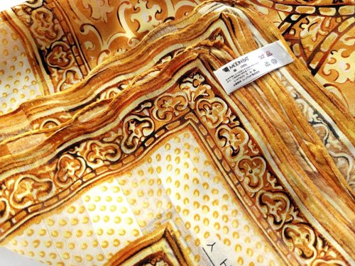 希少 ヴィンテージ ジバンシー 赤と黄色のダイヤモンド模様 襟元スカーフ 希少 ヴィンテージ ジバンシー 赤と黄色のダイヤモンド模様 襟元