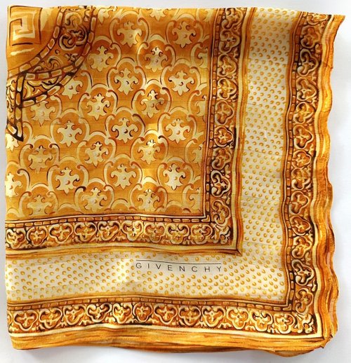 希少 ヴィンテージ ジバンシー 赤と黄色のダイヤモンド模様 襟元スカーフ 希少 ヴィンテージ ジバンシー 赤と黄色のダイヤモンド模様 襟元