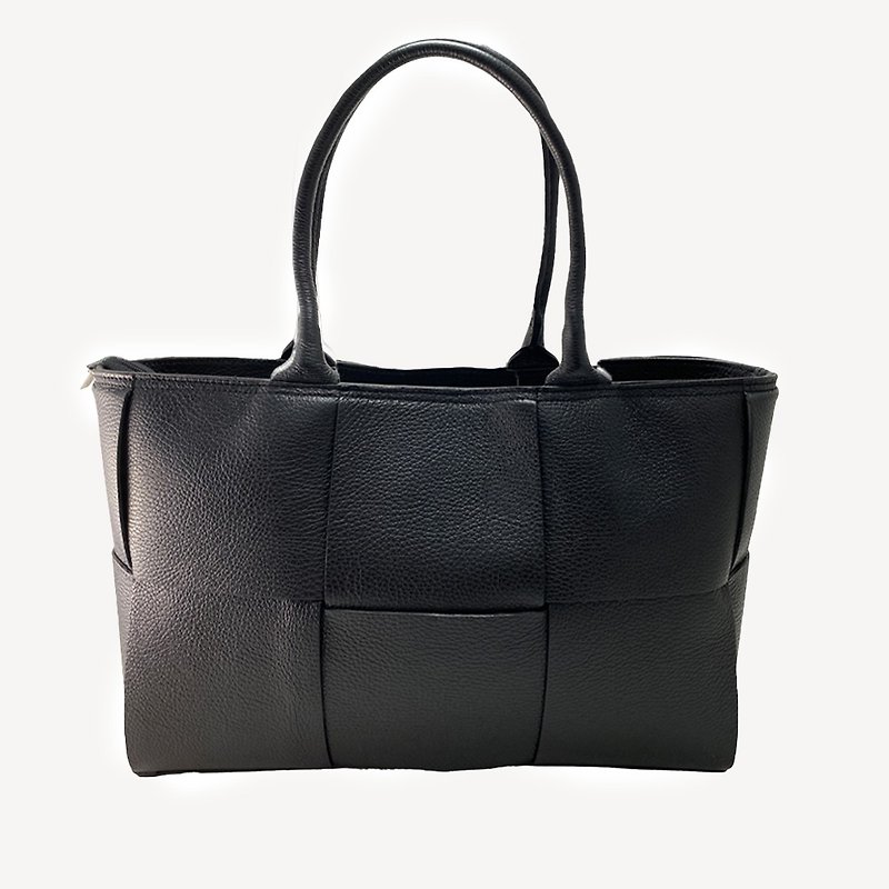 [Made in Italy] Susana plaid woven pebbled shoulder bag - classic black woven bag - กระเป๋าเอกสาร - หนังแท้ สีดำ
