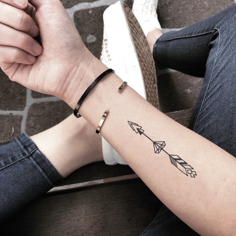 Arrow Through Diamond Temporary Fake Tattoo Sticker (Set of 2) - OhMyTat - สติ๊กเกอร์แทททู - กระดาษ สีดำ