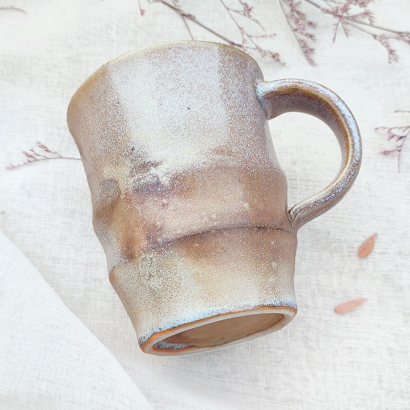 Natural fire cup, handmade pottery coffee cup 245ml - แก้ว - เครื่องลายคราม สีกากี