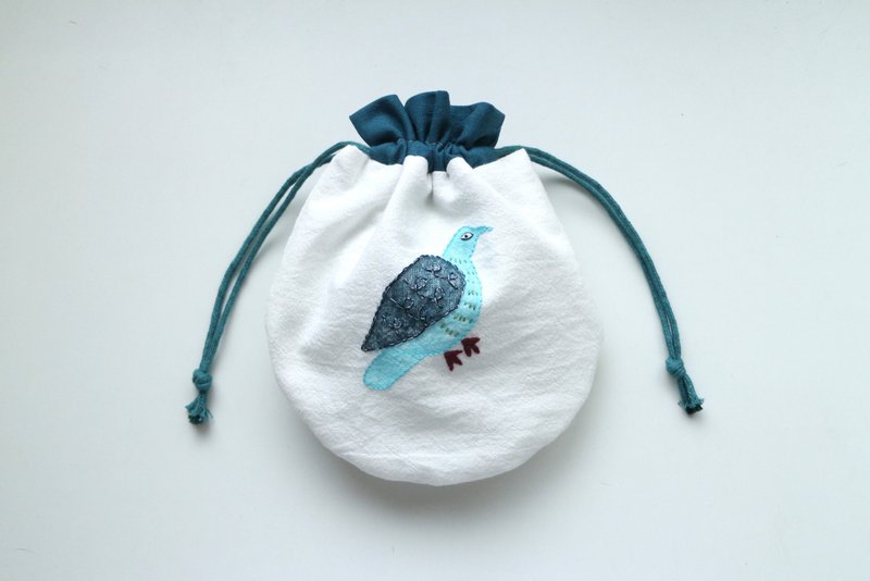 手工刺繡圓弧束口袋 / 手繪風格小鳥 - 化妝包/收納袋 - 棉．麻 白色