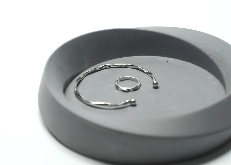 Möbiusband jewelry tray storage display wabi-sabi aesthetics - Storage - Cement Gray