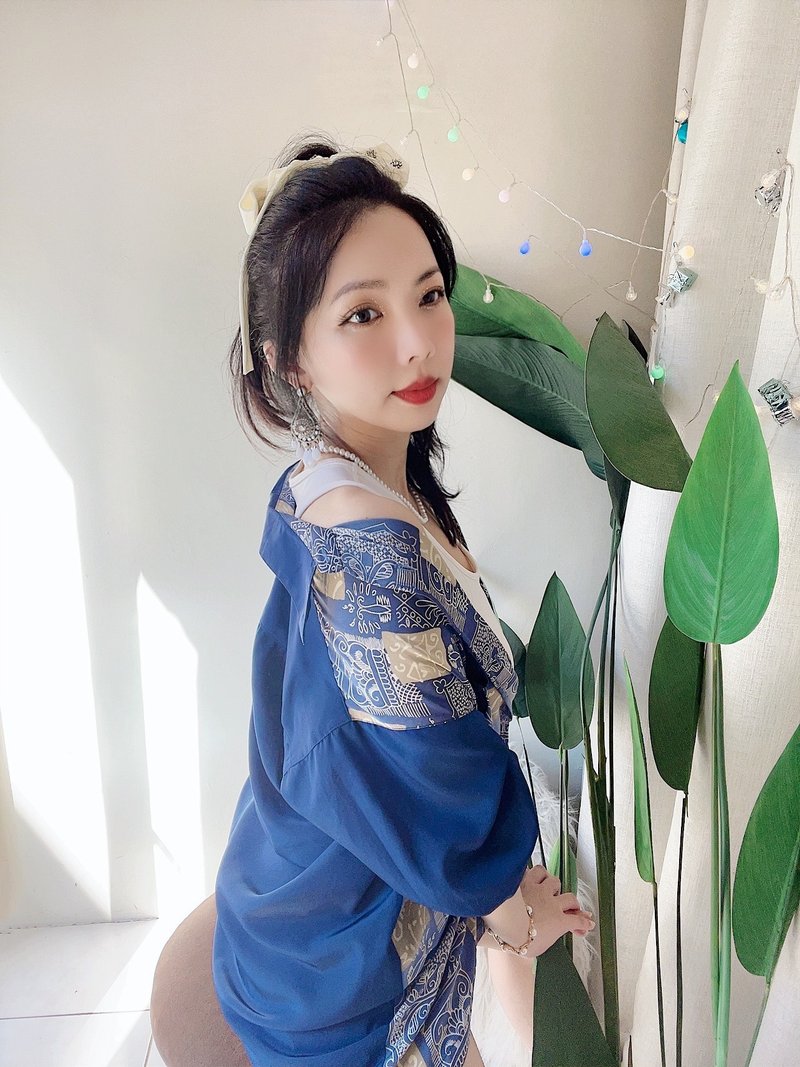 Indigo independent gradient piece totem autumn wind time antique shirt blouse top shirt vintage - เสื้อเชิ้ตผู้หญิง - เส้นใยสังเคราะห์ สีน้ำเงิน