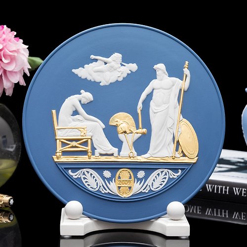 擎上閣裝飾藝術 英國製Wedgwood 2009稀有波特藍碧玉浮雕年度生日鑲金裝飾陶瓷盤