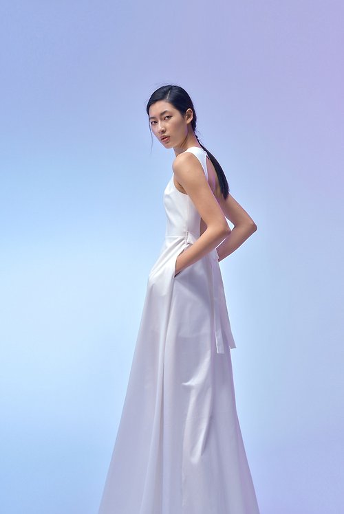 YUWEN 白2件式露背洋裝