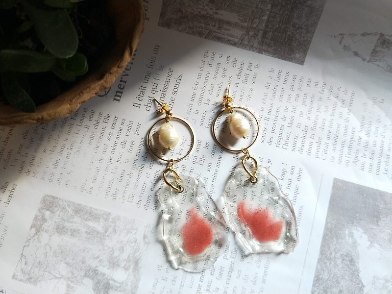 [The only product] pearl irregular shape resin ear clip ear clip big earrings - ต่างหู - เรซิน สึชมพู