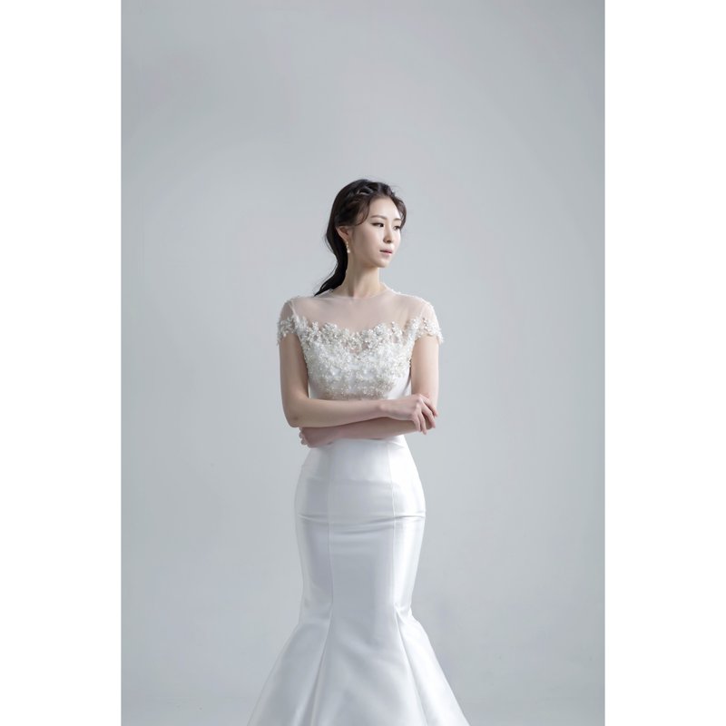 SAMPLE SALE露肩女裝上衣 配合無領婚紗穿著 - 女上衣/長袖上衣 - 聚酯纖維 