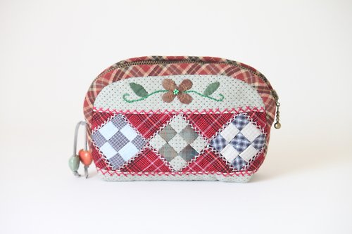 BeePatchwork Quilted Cosmetic Bag Made In Japanese Patchwork Style. Zipped Small Organizer.
