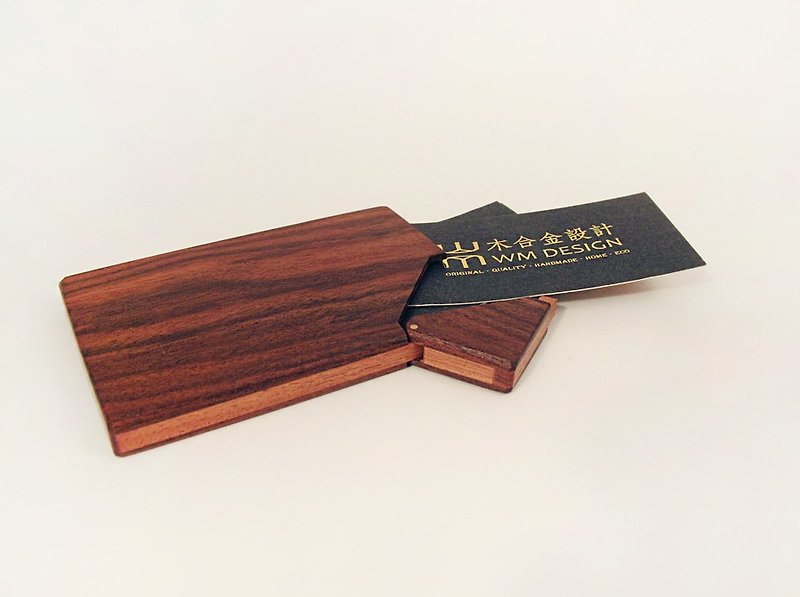Special texture series / wood alloy design / handmade wood business card holder / wooden card case / black gold Tan - ที่เก็บนามบัตร - ไม้ สีแดง